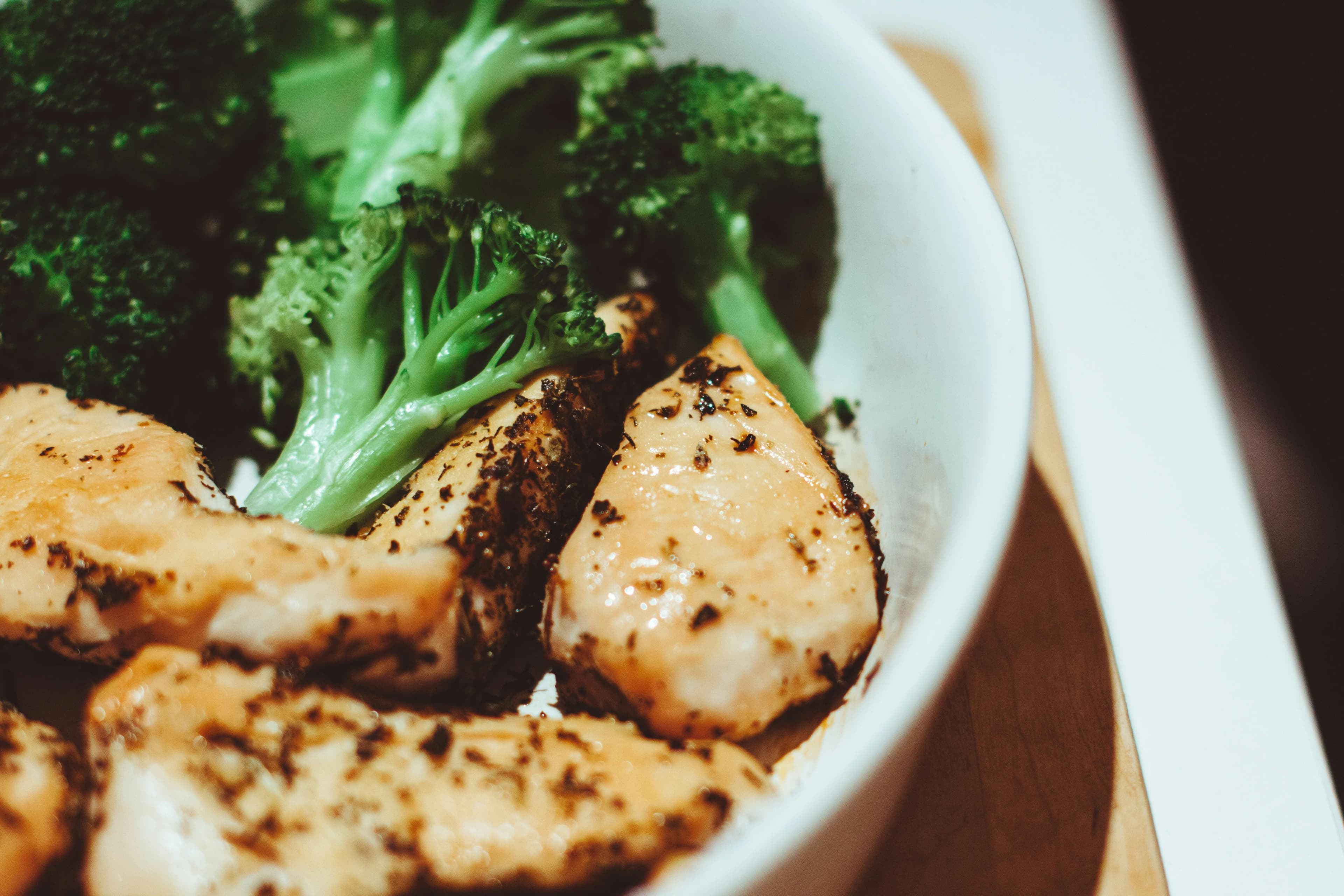 A plate filled with IBS-friendly foods including lean proteins, low-FODMAP vegetables, and whole grains