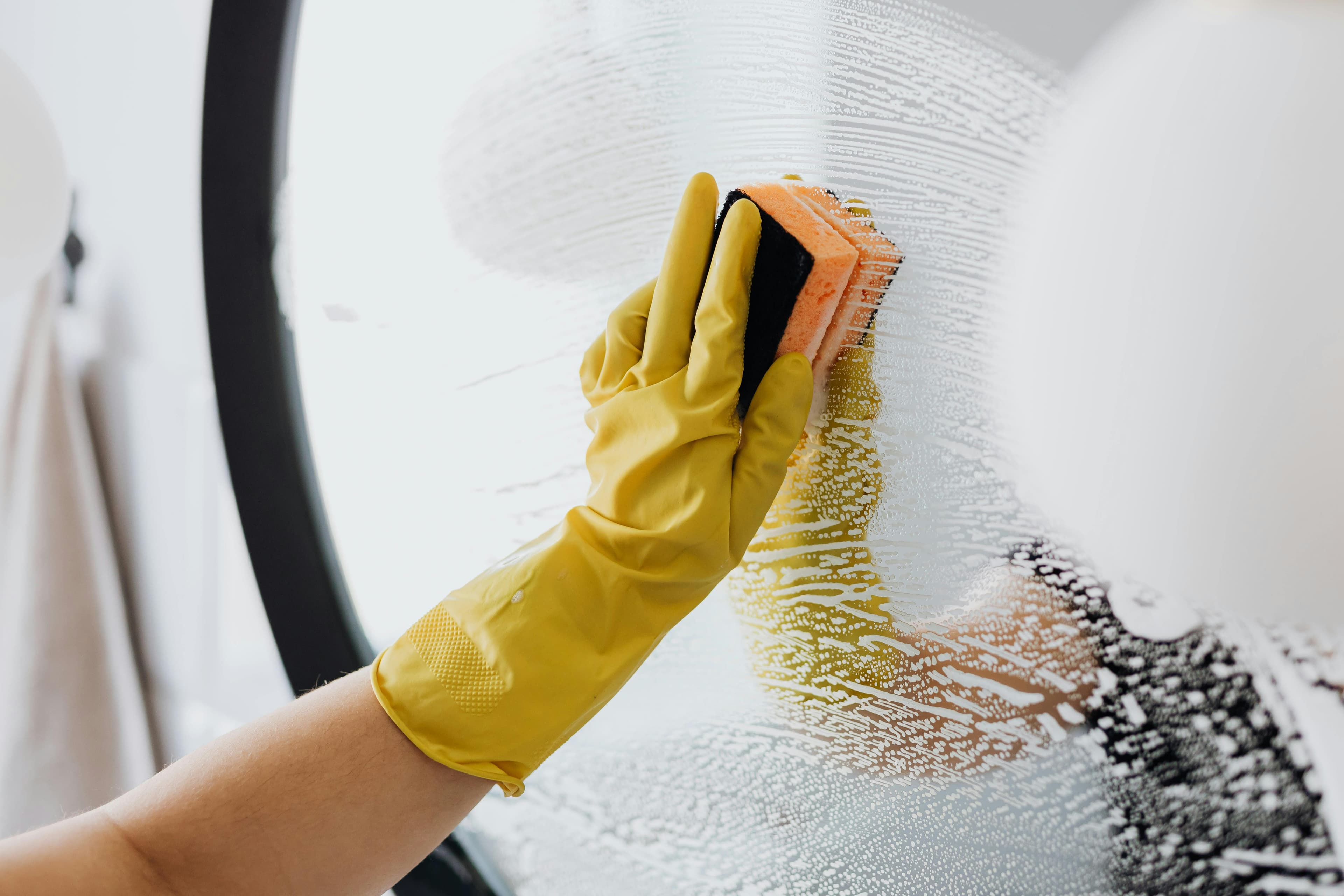 Person preparing a bleach bath with measured amounts of bleach and water