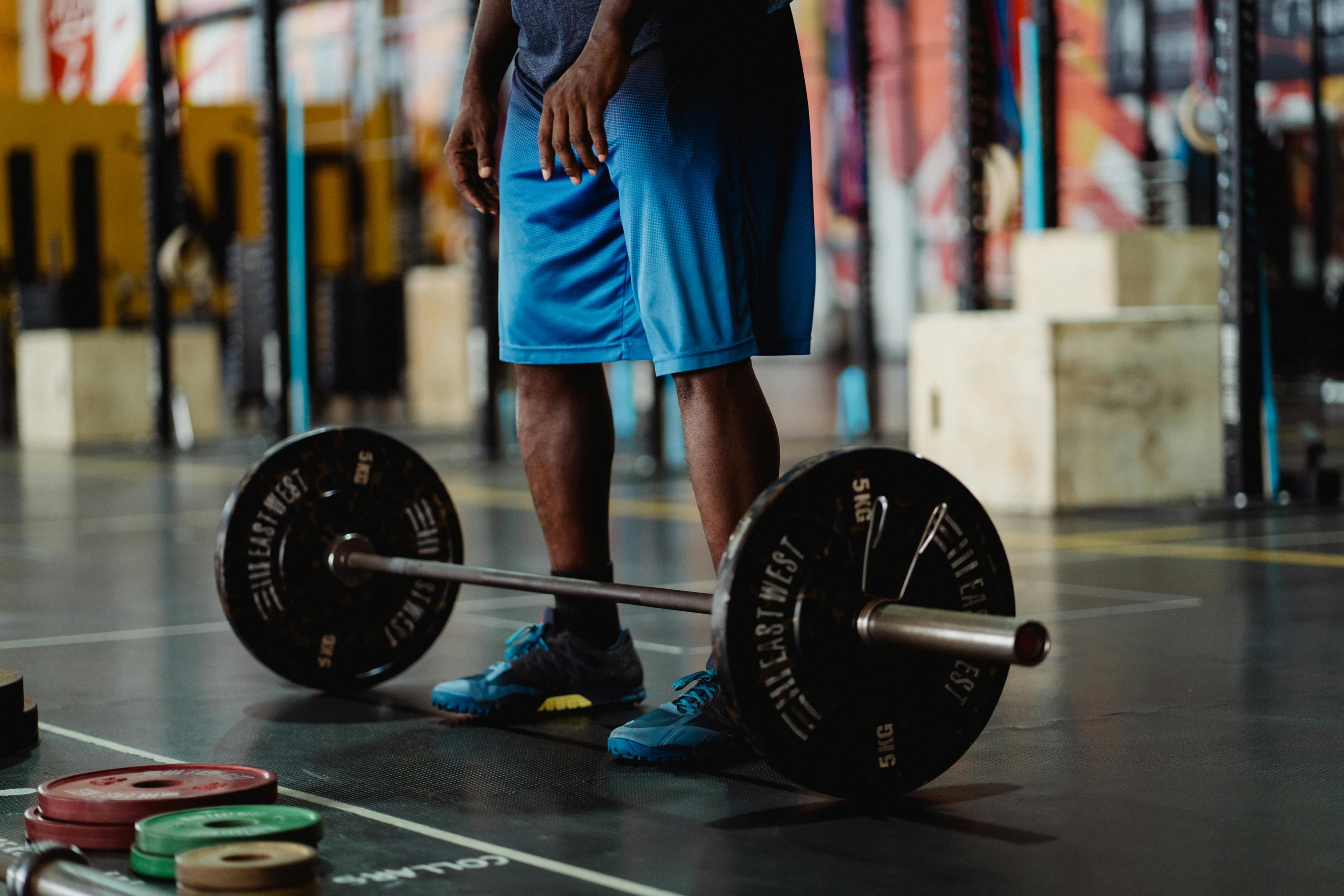Illustration demonstrating proper lifting techniques and form for weightlifting after hernia surgery