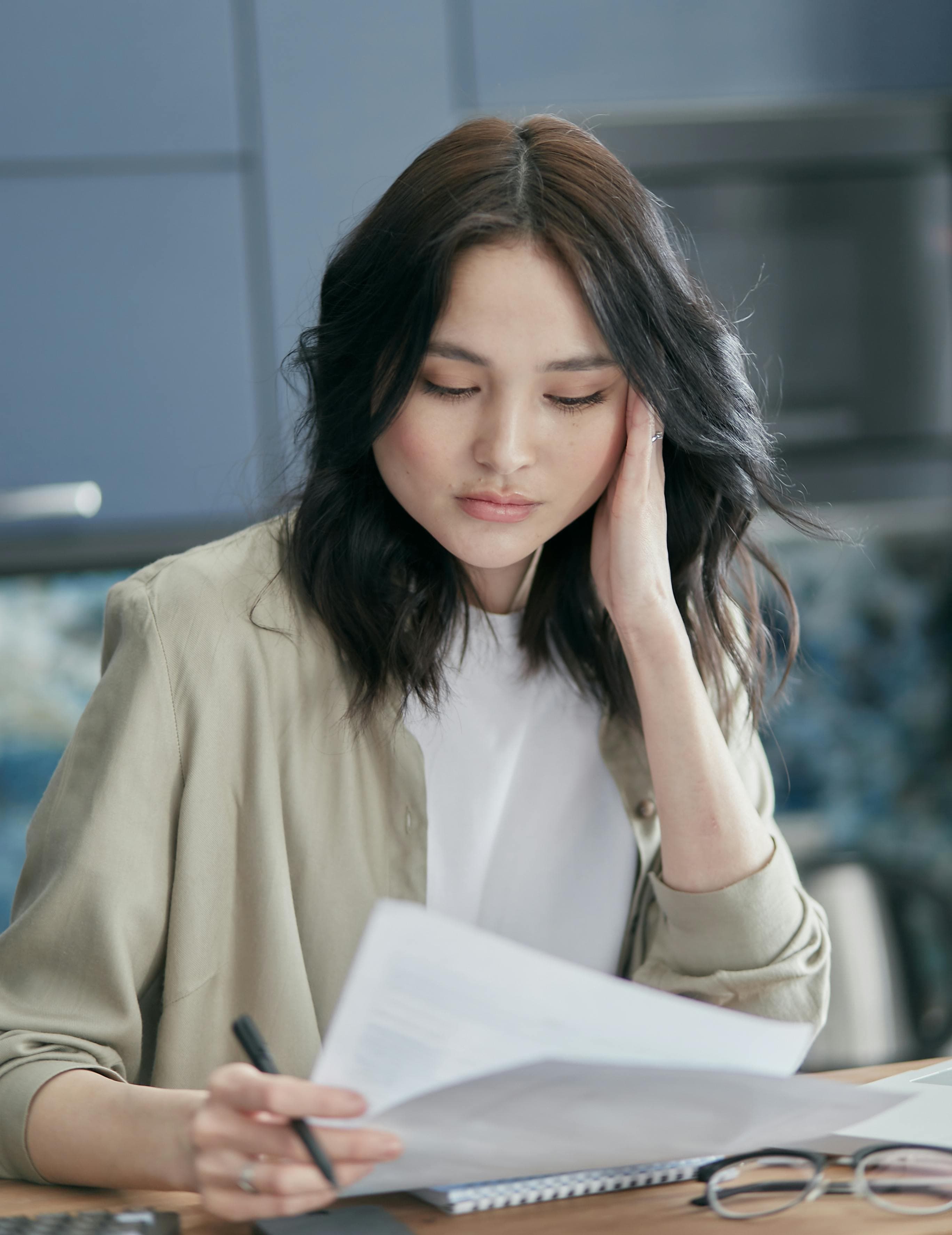 Person reviewing laser eye surgery financing options on a computer