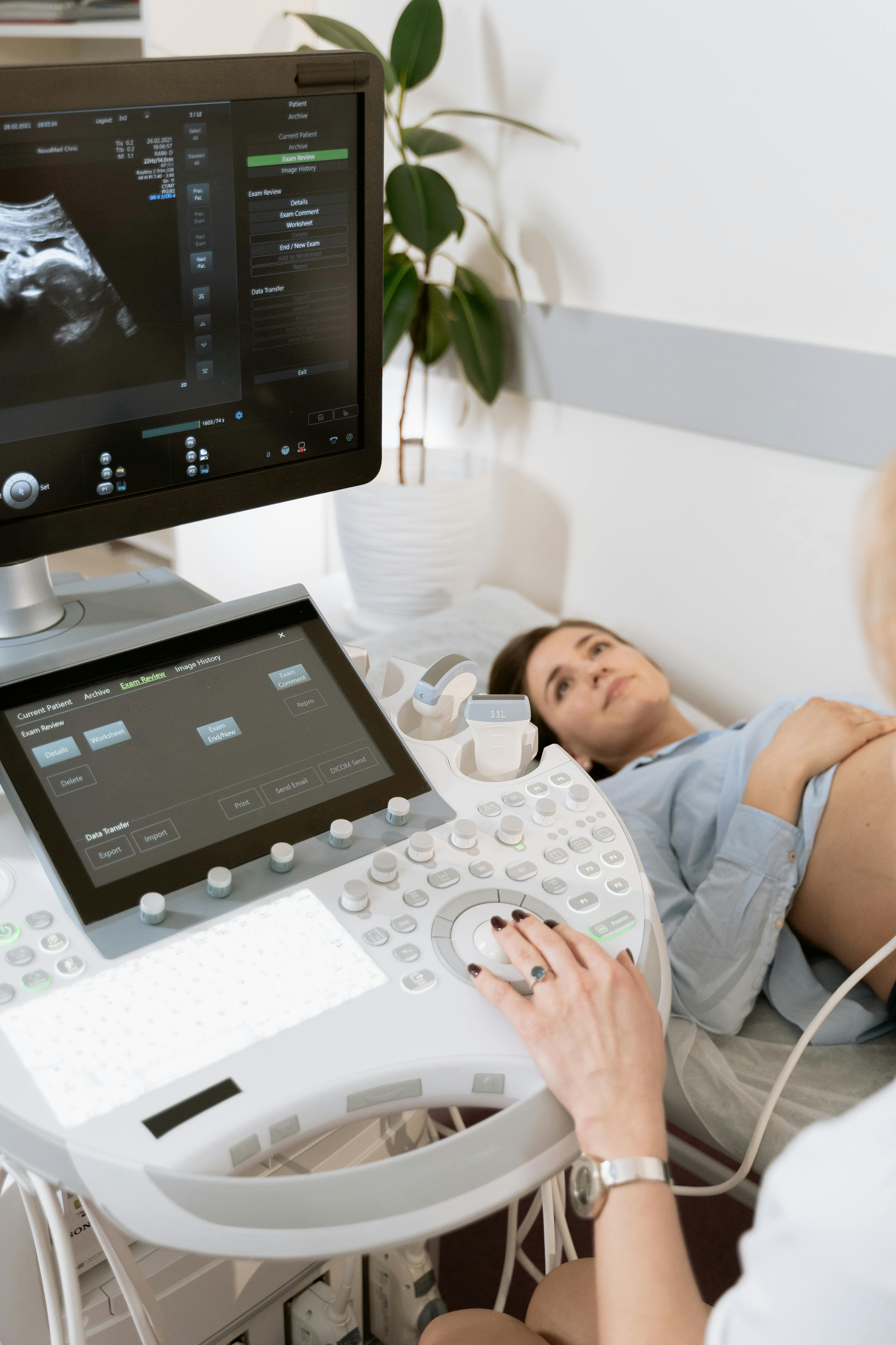 A pregnant woman consulting with her doctor about nutrition and weight gain
