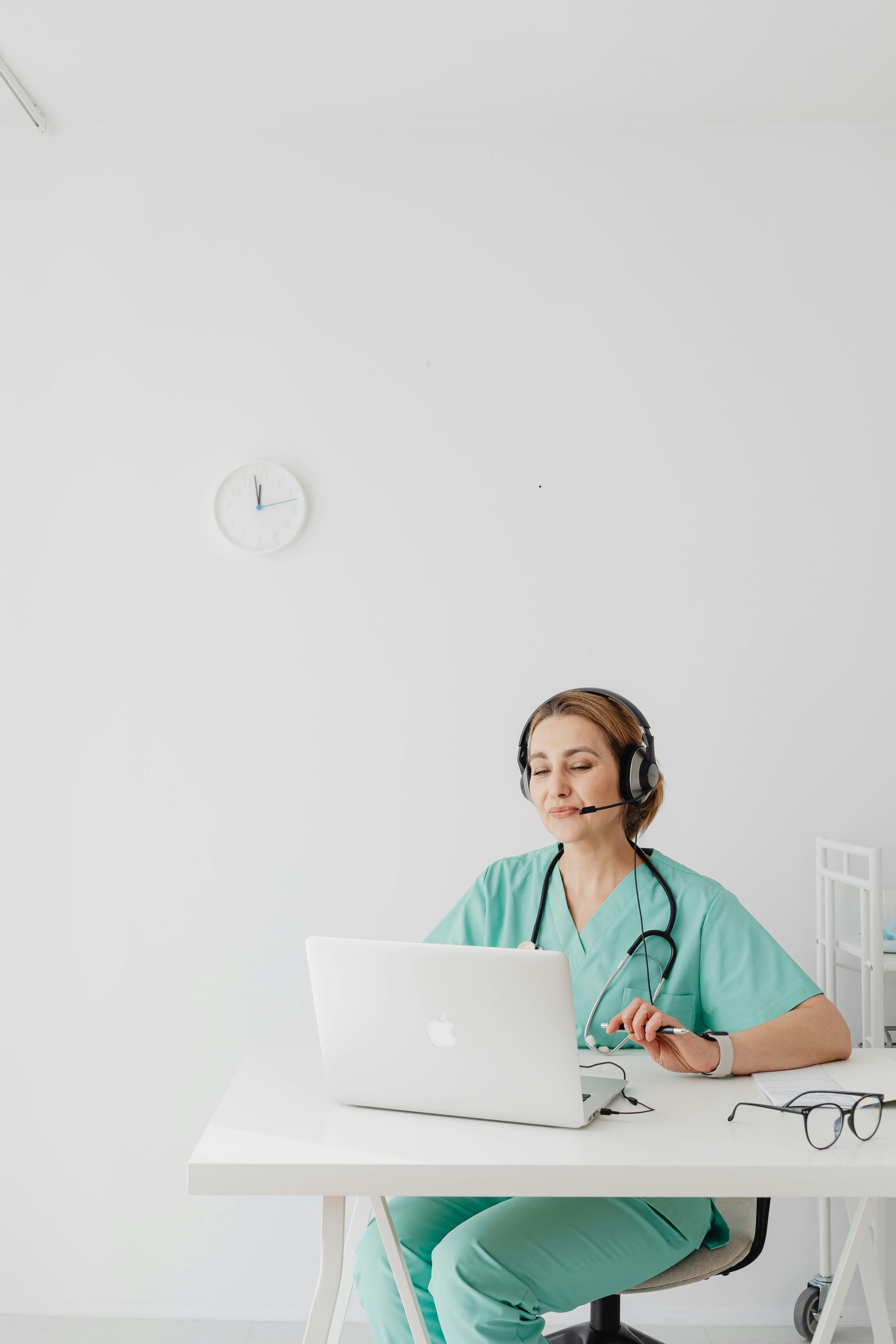A patient using an ECG small box device at home while consulting with a doctor via telemedicine