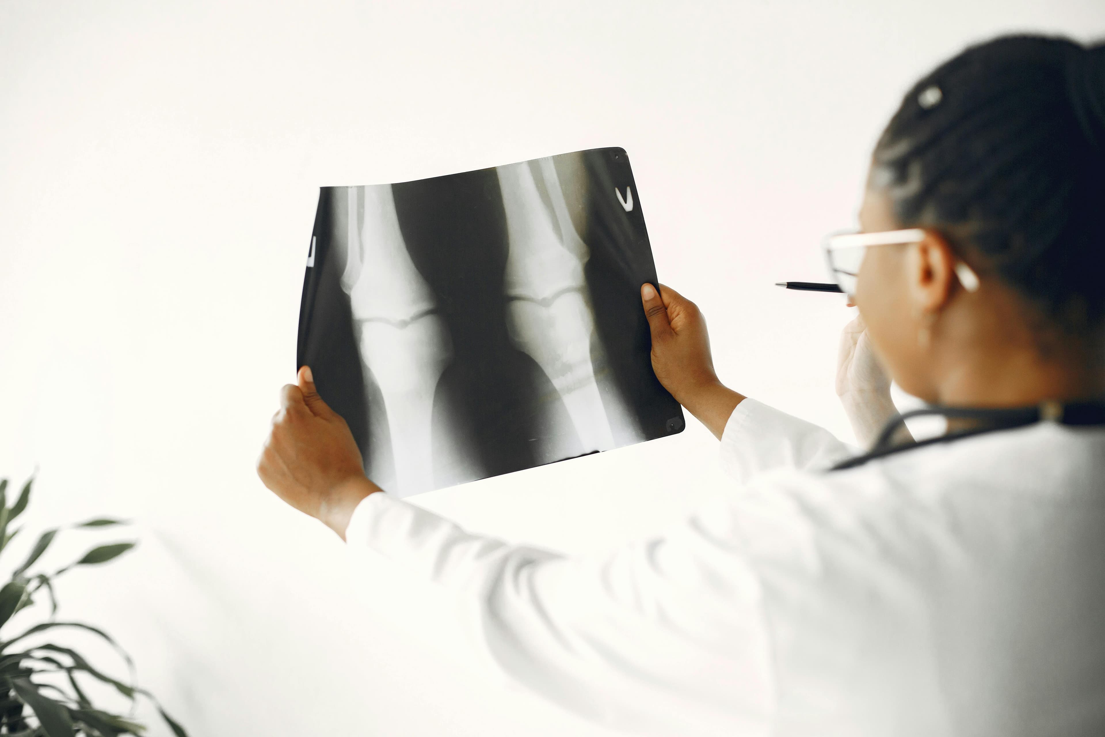 Doctor examining a patient's knee to assess candidacy for MPFL reconstruction