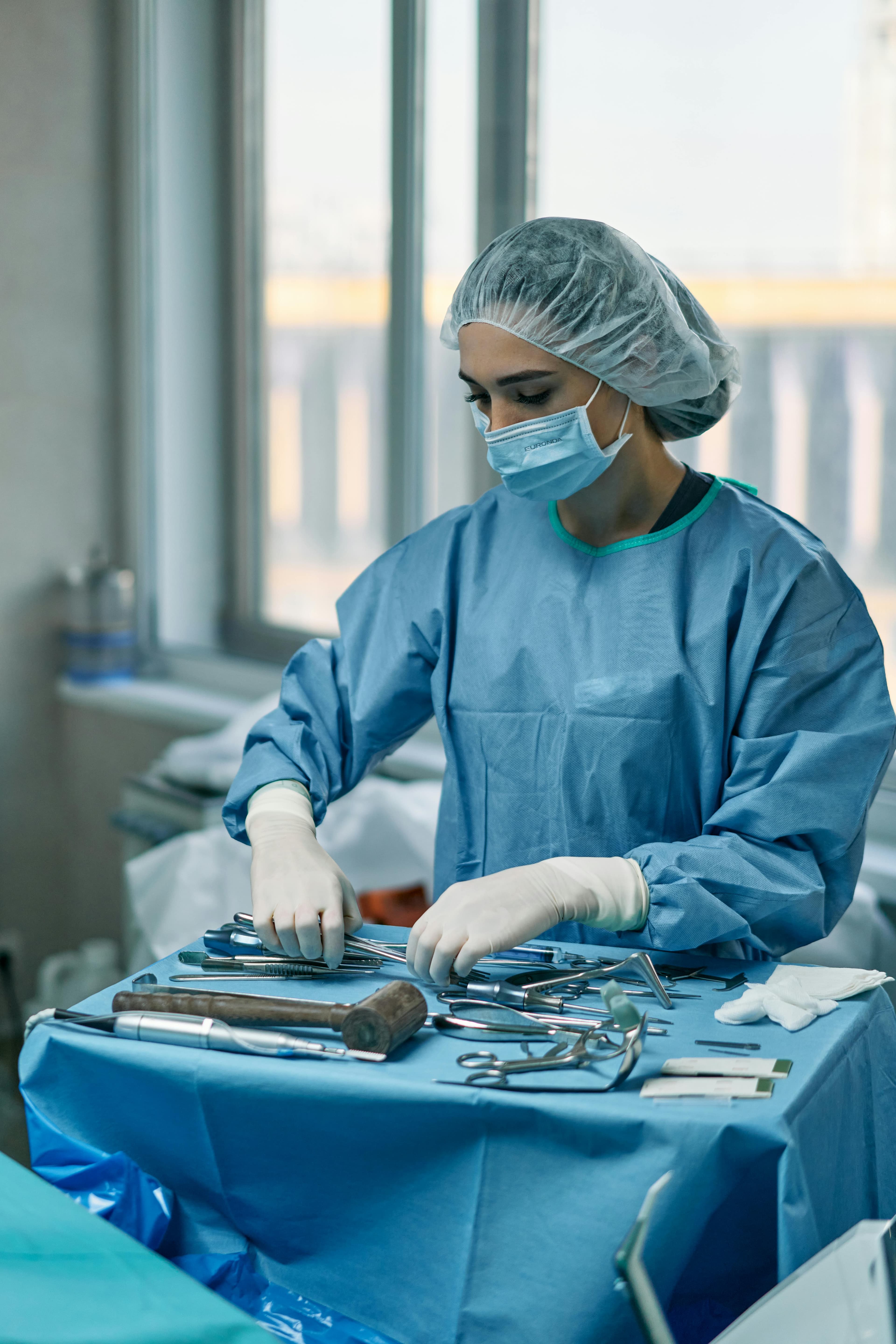 Surgical instruments used in extracapsular cataract surgery