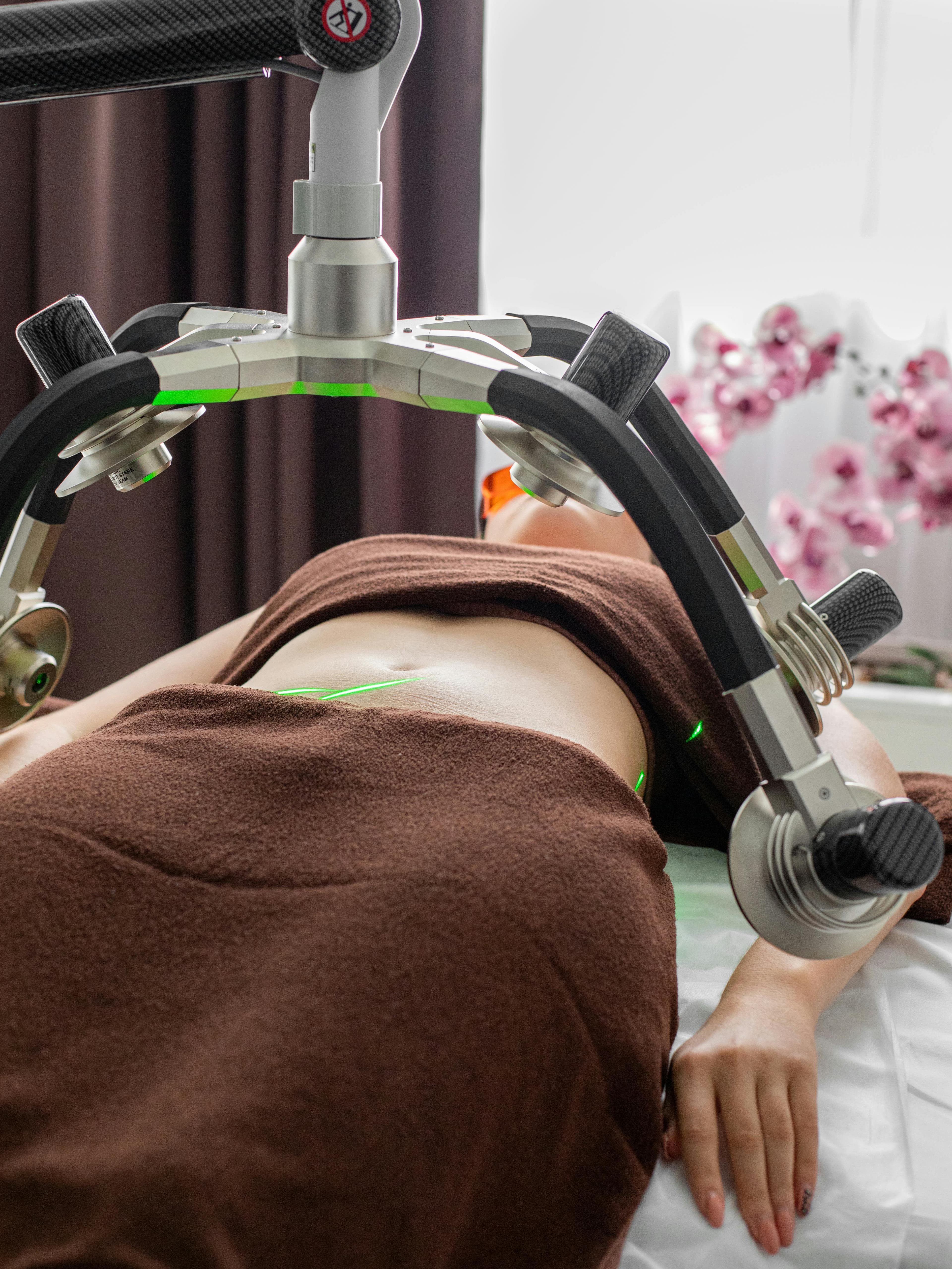Doctor examining a patient's abdomen, focusing on the belly button area