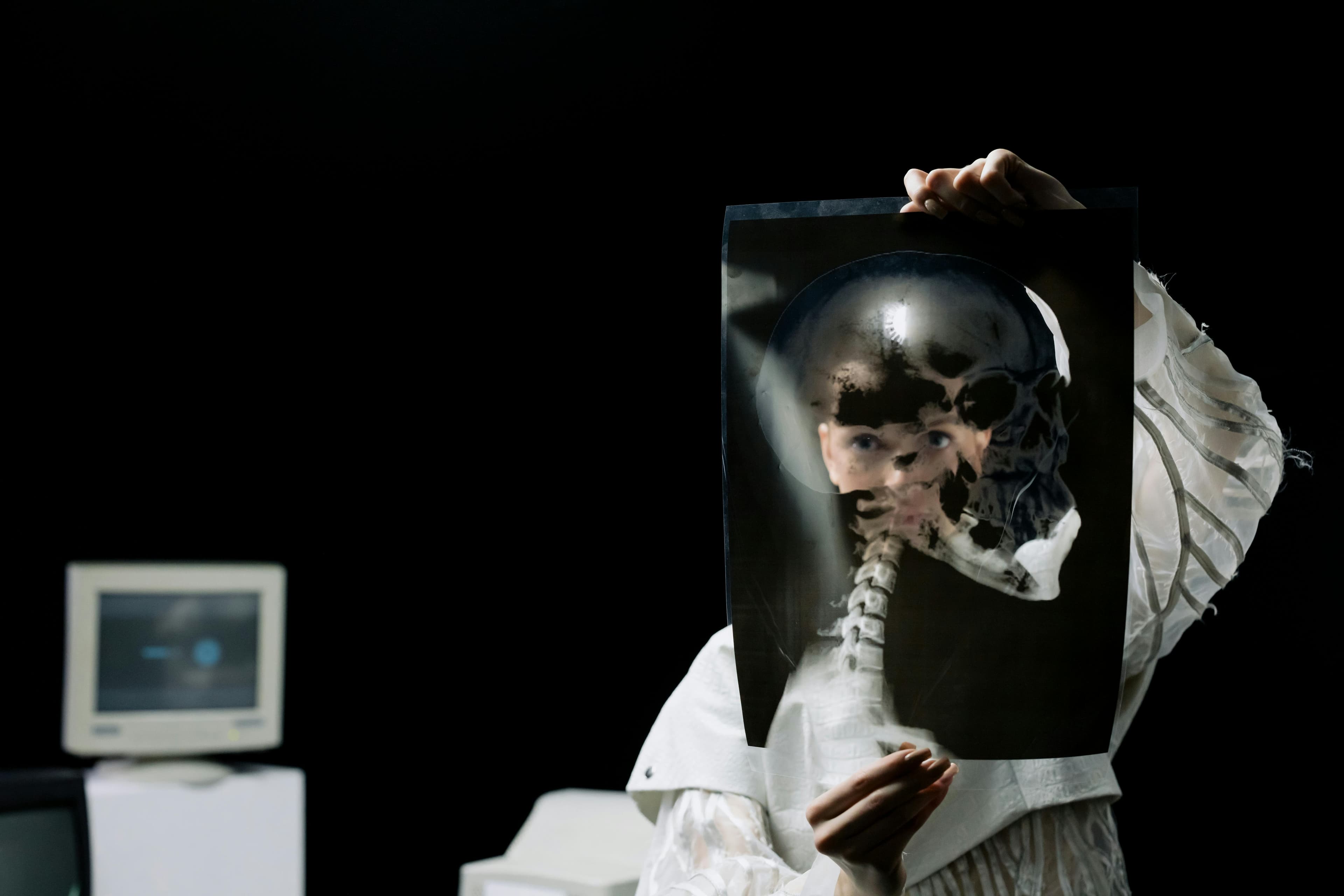 Doctor examining a patient for Eagle syndrome using 3D CT imaging