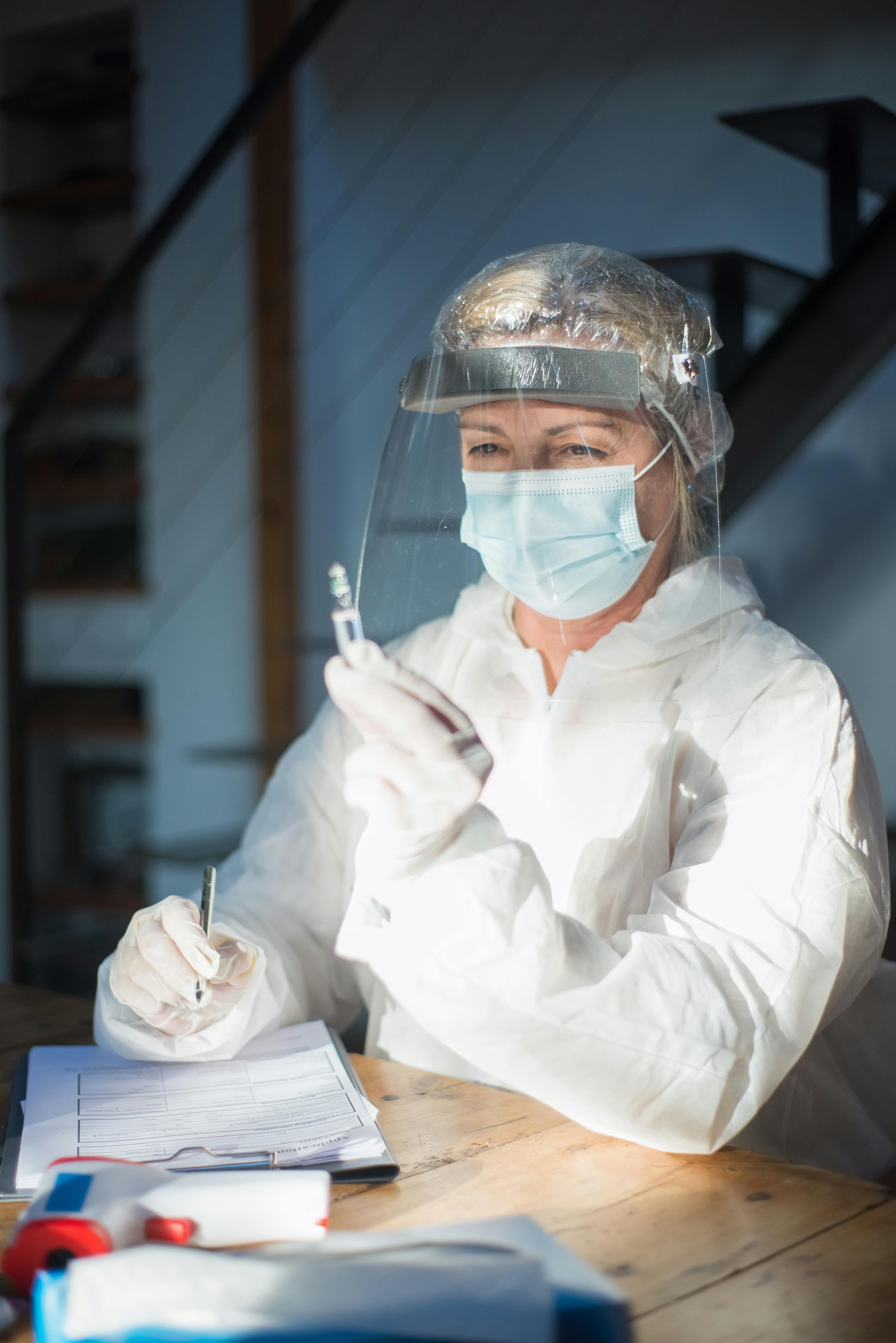 A medical professional holding a Mounjaro injection pen