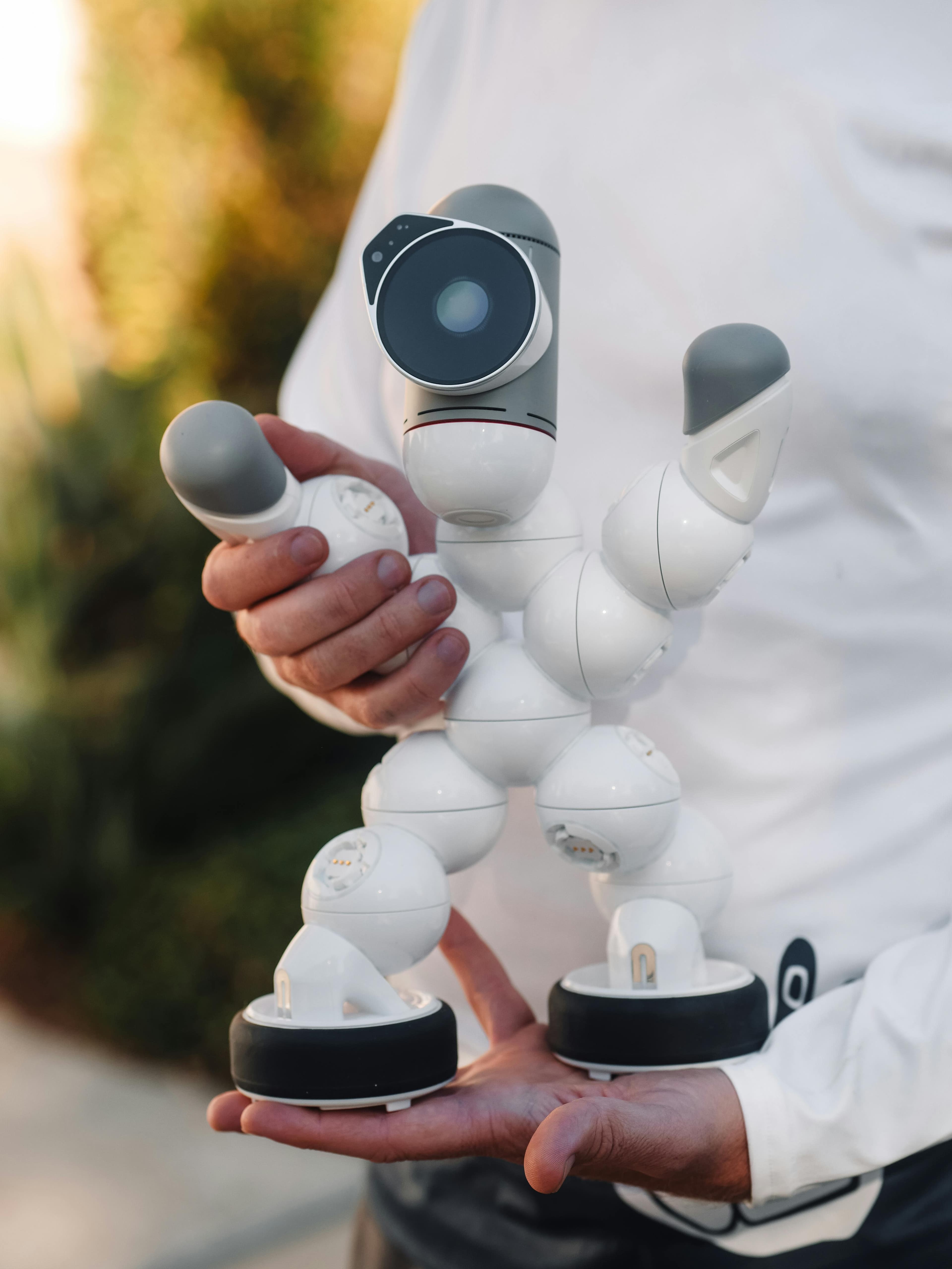 A futuristic concept of an advanced, miniaturized EKG device