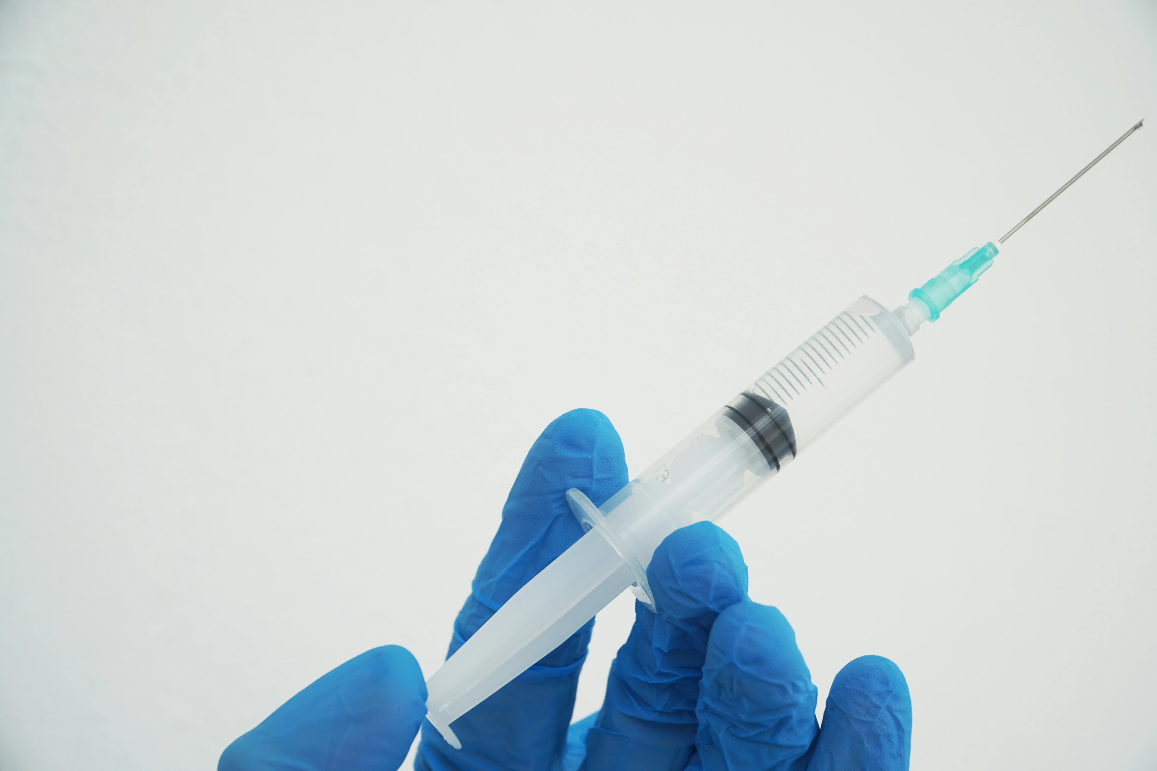 A chart comparing intramuscular and intravenous ketamine administration routes