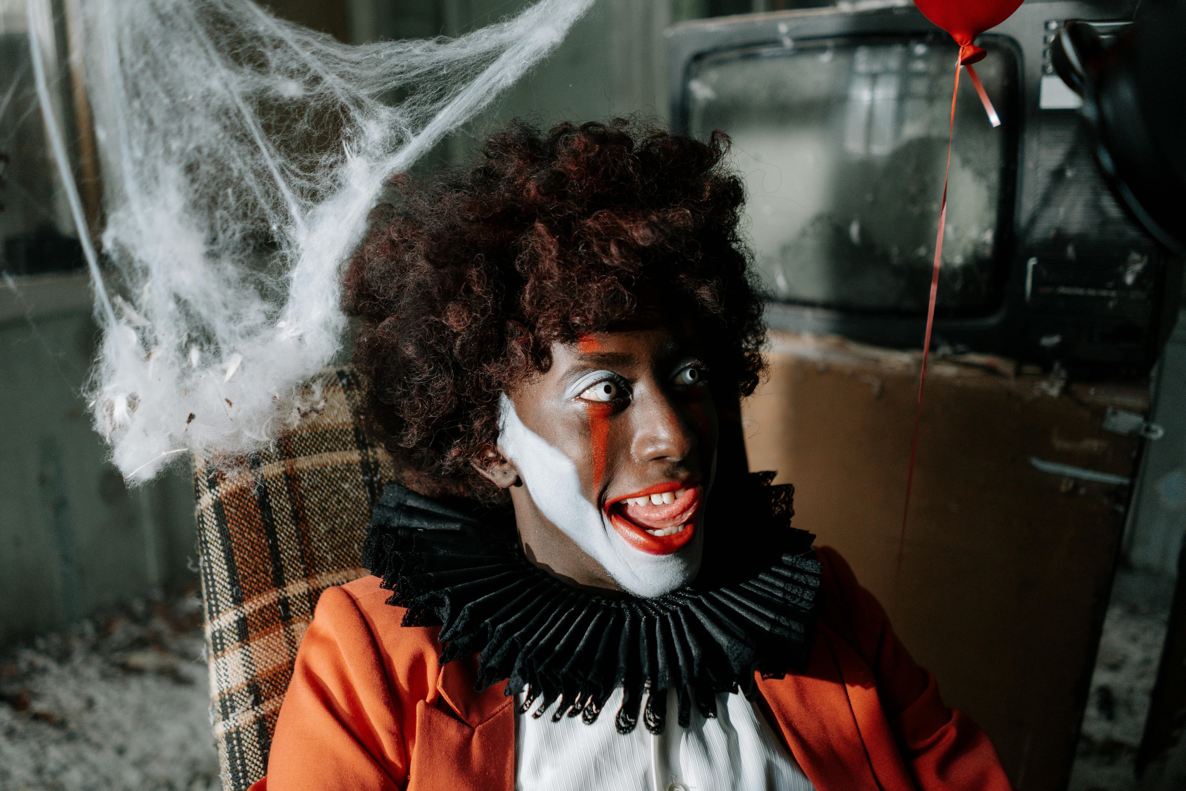 A person cleaning their tongue with a tongue scraper