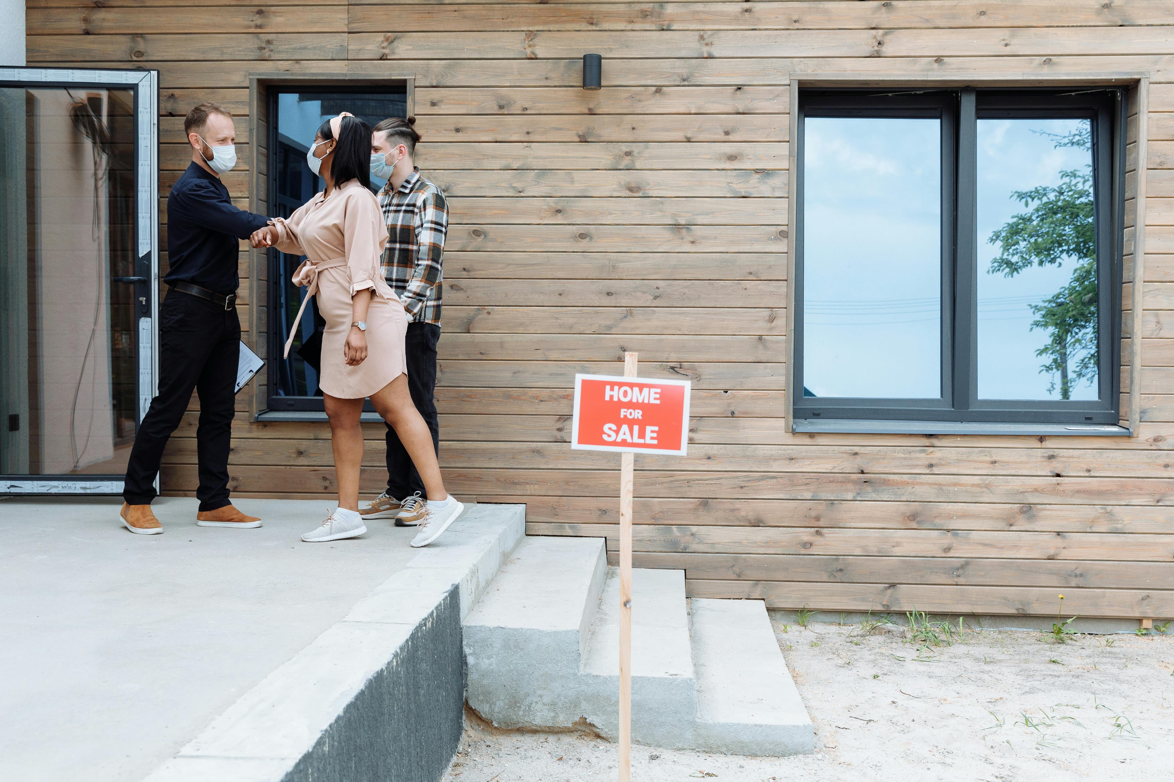 A diagram showing the difference between normal male breast tissue and gynecomastia